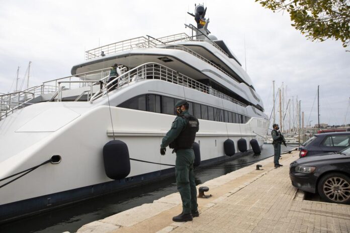 US seizes yacht