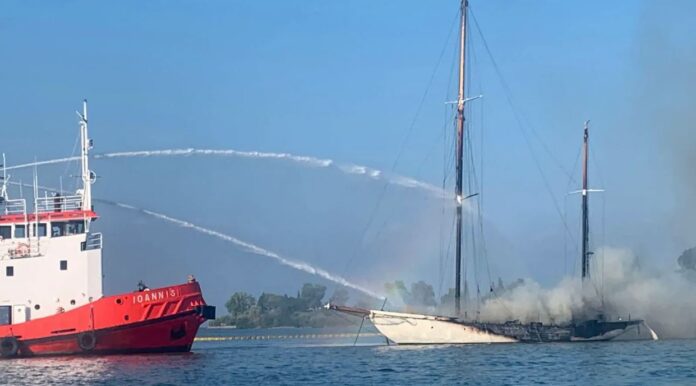 1929 Classic Sailing Yacht Halcyon Sinks After 4-Yacht Fire in the Marina