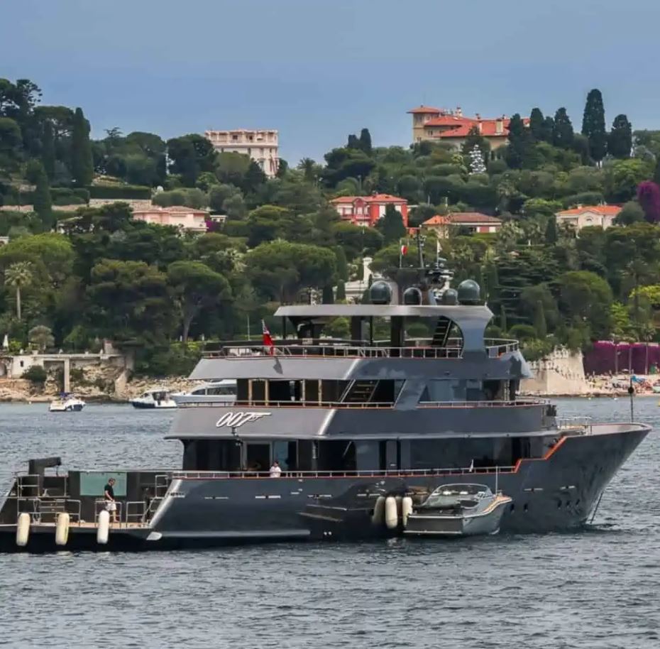 super yacht 007 sinks in greece